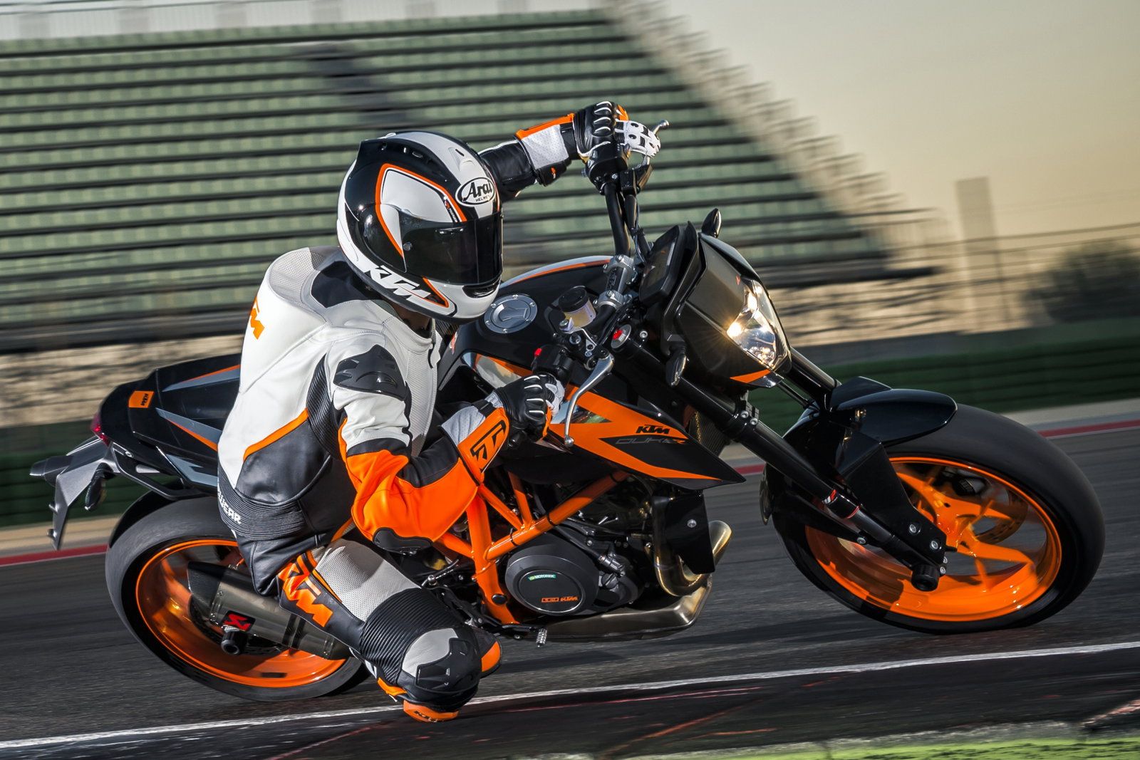 1600x1067 KTM announces new 690 Duke and 690 Duke R