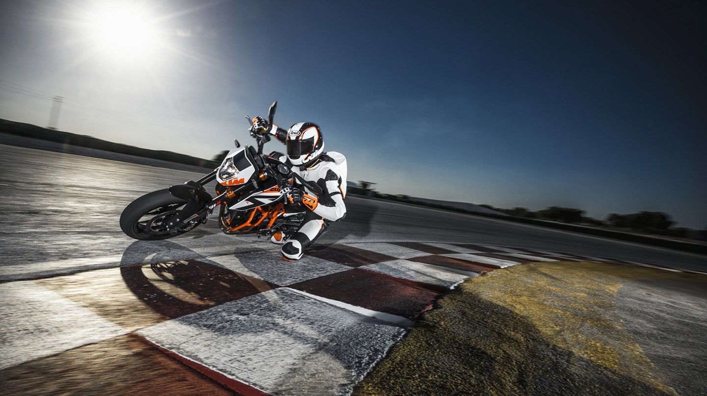 1440x806 KTM 690 Duke. Big updates for 2016