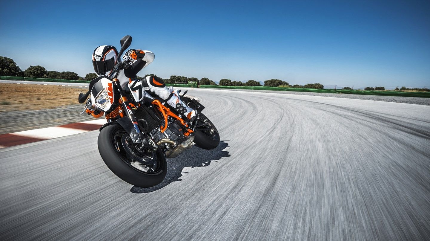 1440x806 KTM 690 Duke. Big updates for 2016