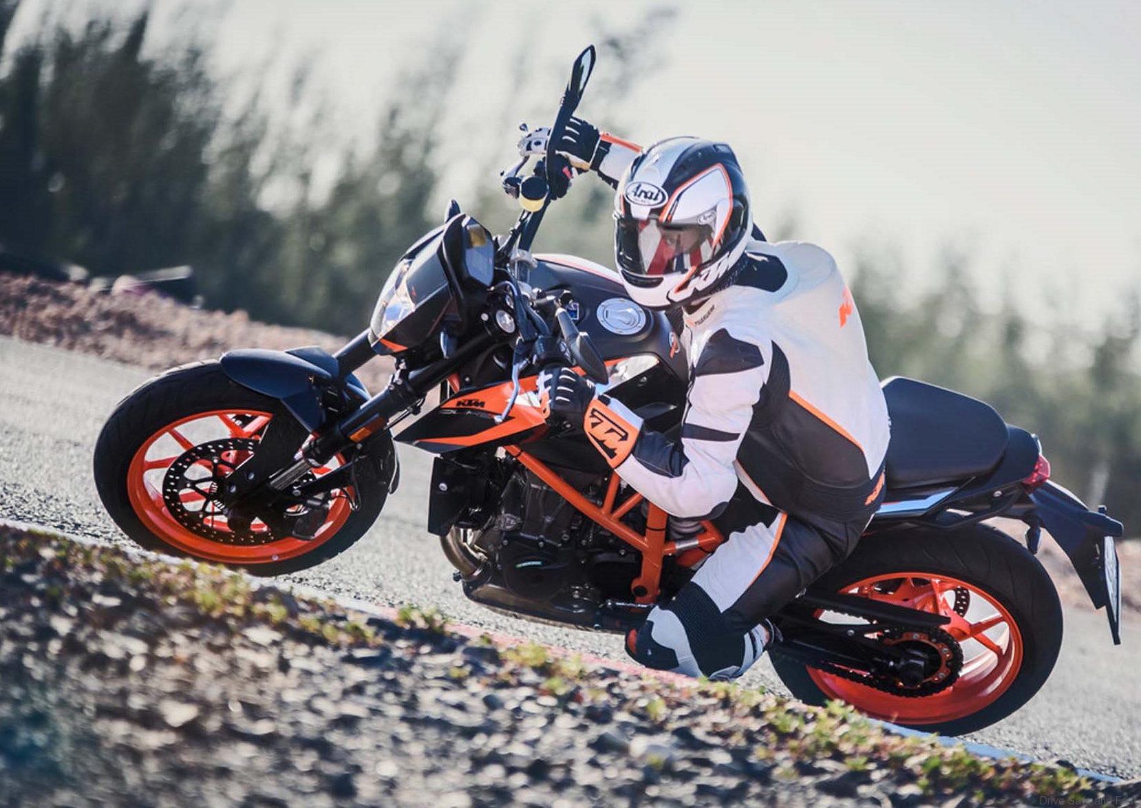 1658x1174 KTM issues a global recall for Duke 690 leaking fuel