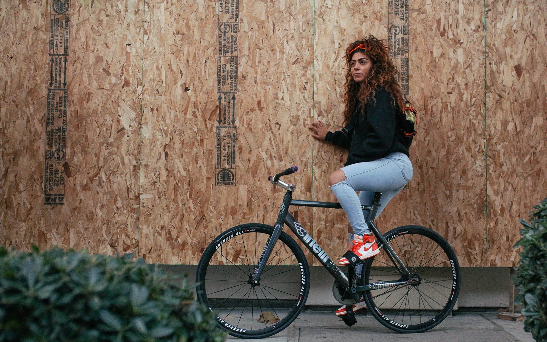 1920x1200 How we first met : Bibi Enriquez and Cinelli Vigorelli “shark”