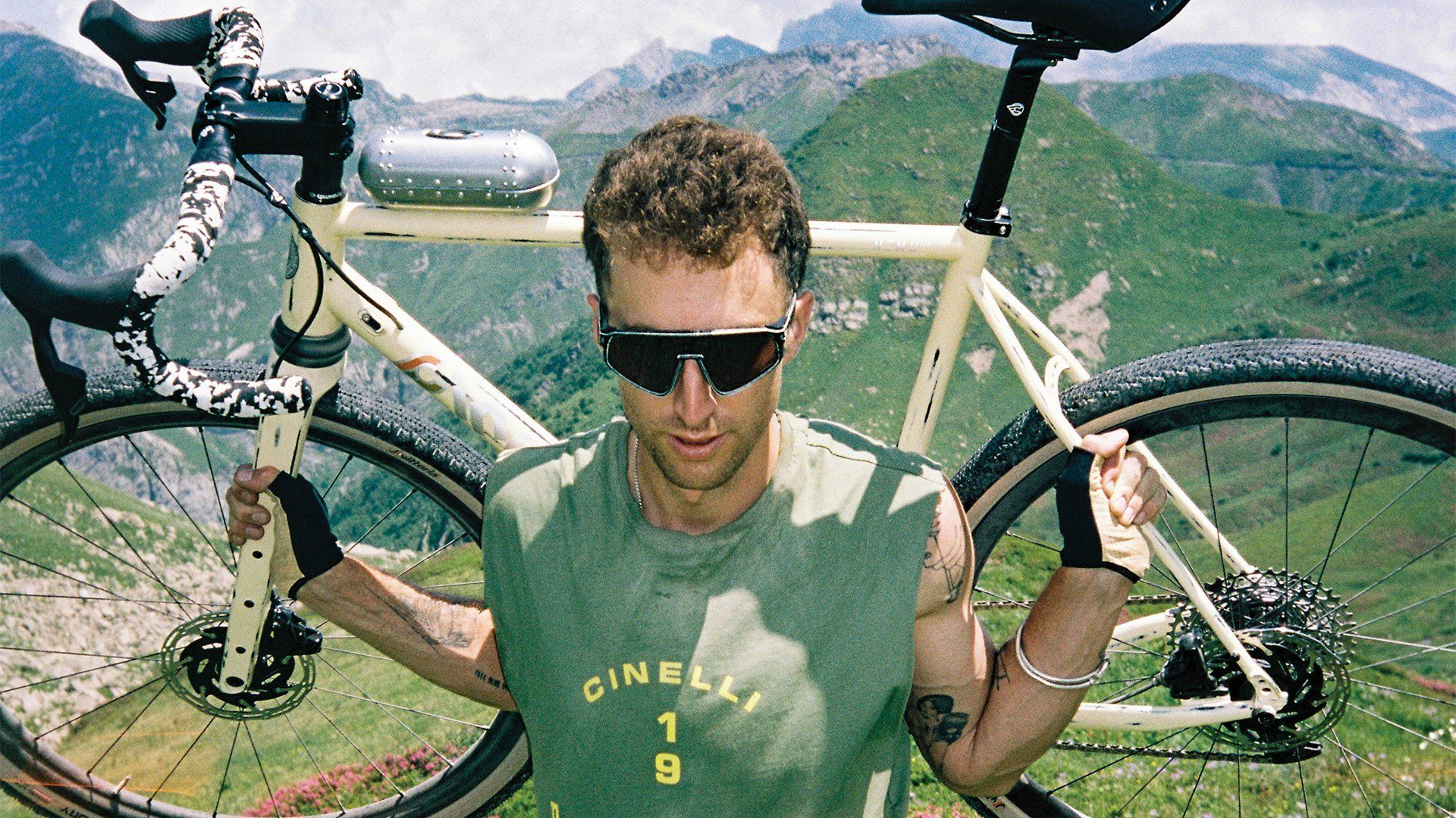 1920x1080 Cinelli x Oakley: Limited edition retro cycling glasses