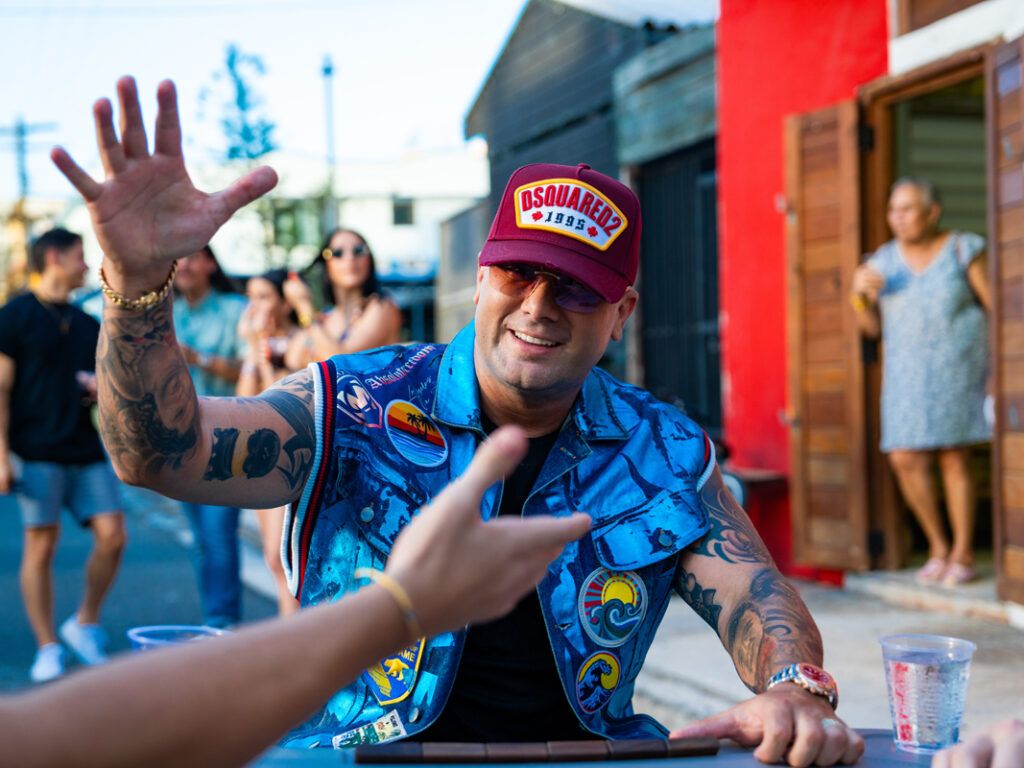 1024x768 Wisin Returns to His Artistic Roots: Brings “Trovatón” in Banco Popular's Musical Special