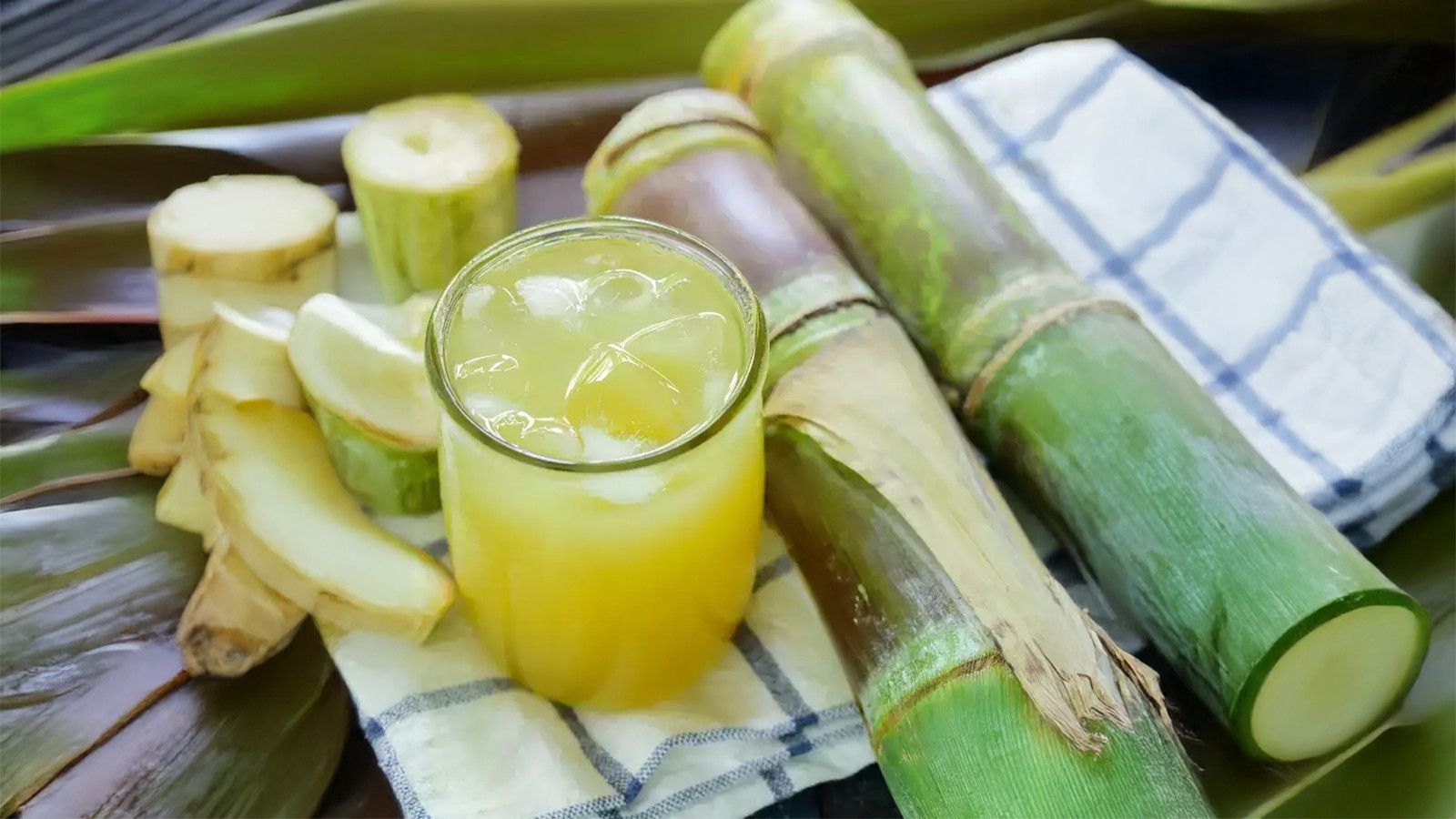 1600x900 Fresh sugarcane juice