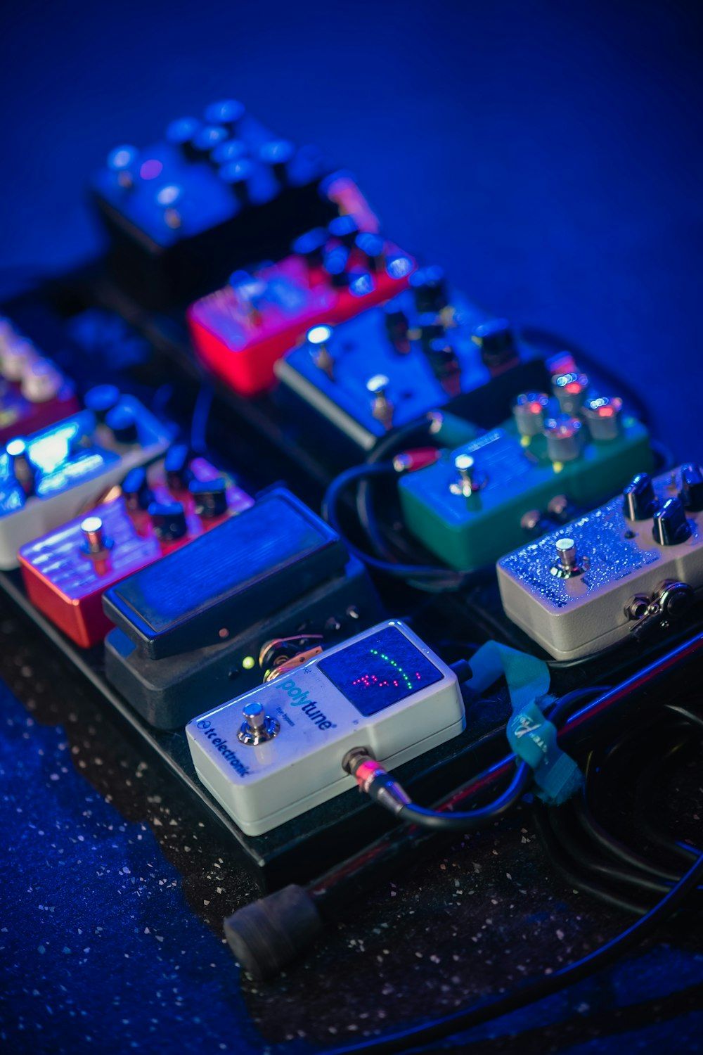 1000x1500 Guitar Pedals Wallpaper