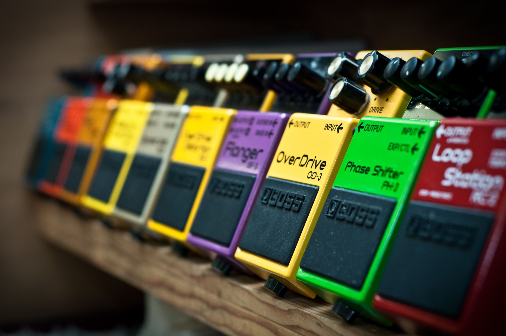 2048x1360 How to Set up a Pedal Board for Bassists Bass Guitar