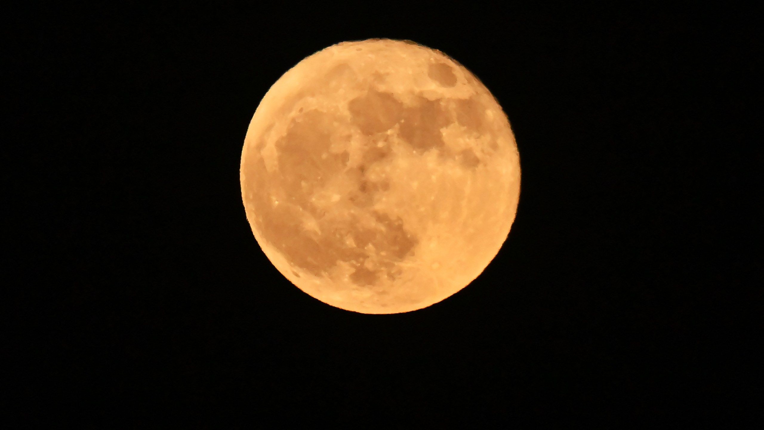 2560x1440 Look up! Strawberry Moon to appear in West Virginia and Ohio on Friday following the first day of Summer