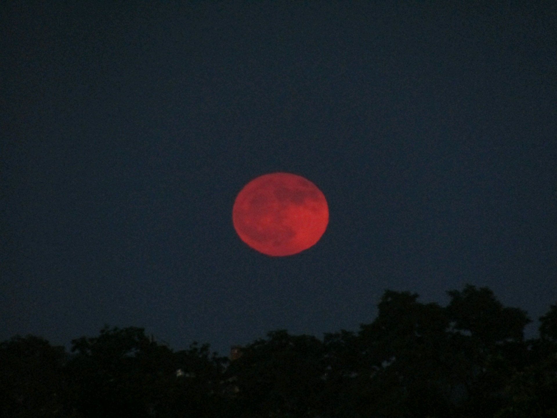1920x1440 Strawberry full summer solstice Moon June 21st, 2024.