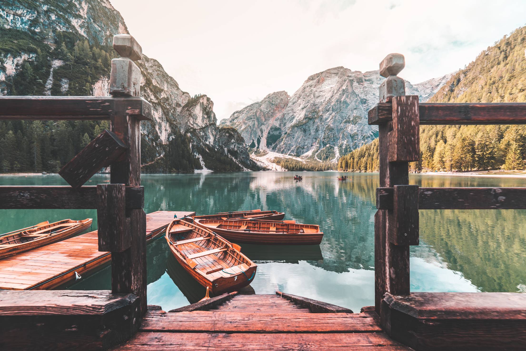2210x1473 Famous Lago di Braies (Pragser Wildsee) in Italy. Free Nature Image