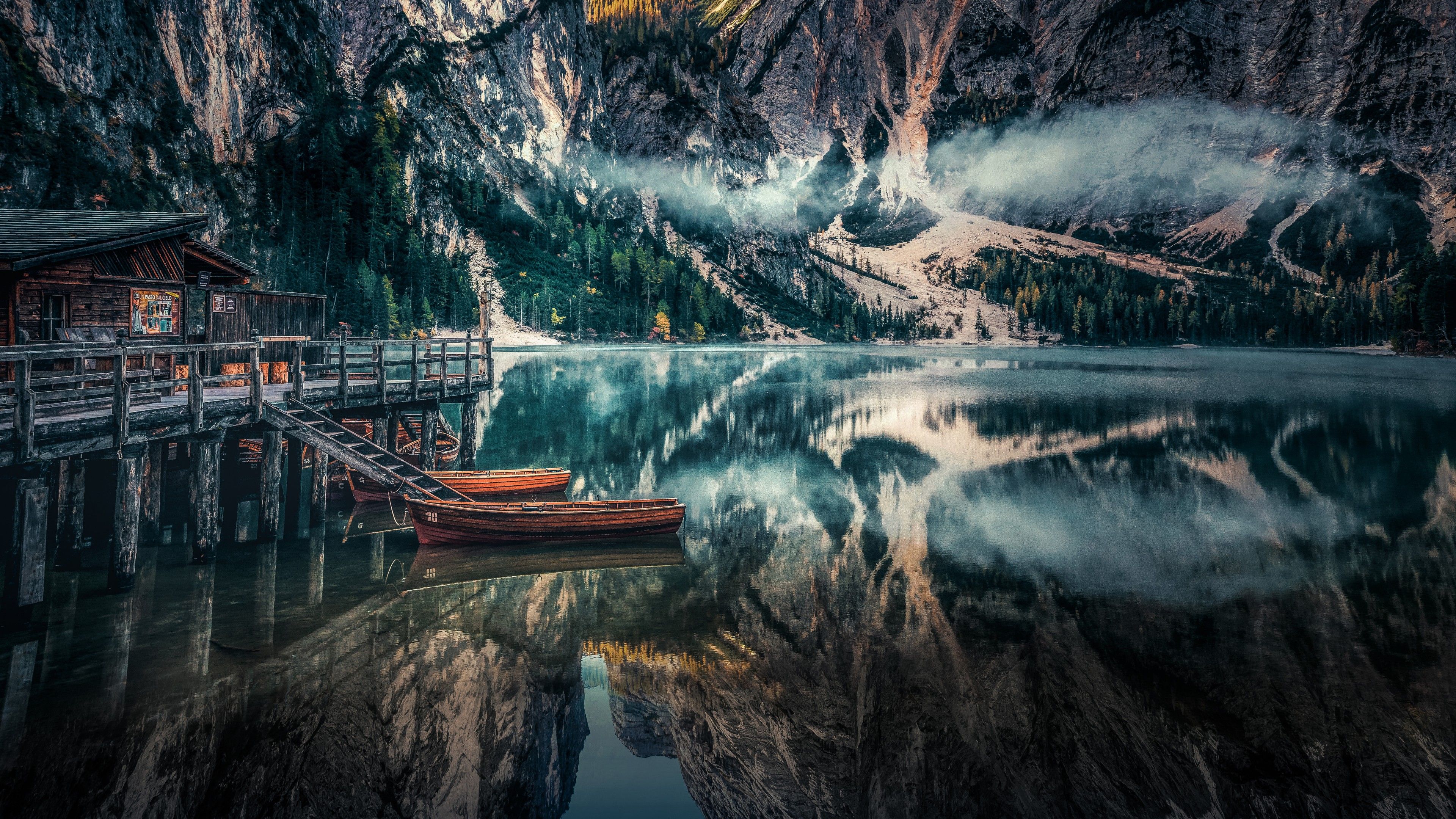 3840x2160 Lago di Braies, in the heart of the Dolomites, Italy [3840x2160]