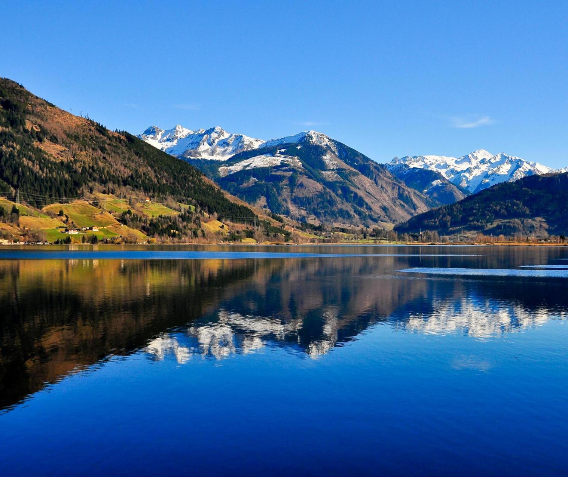 1890x1586 ALPINOASE CITY CENTRE ZELL AM SEE. AUSTRIA. SEASON DEALS FROM €565