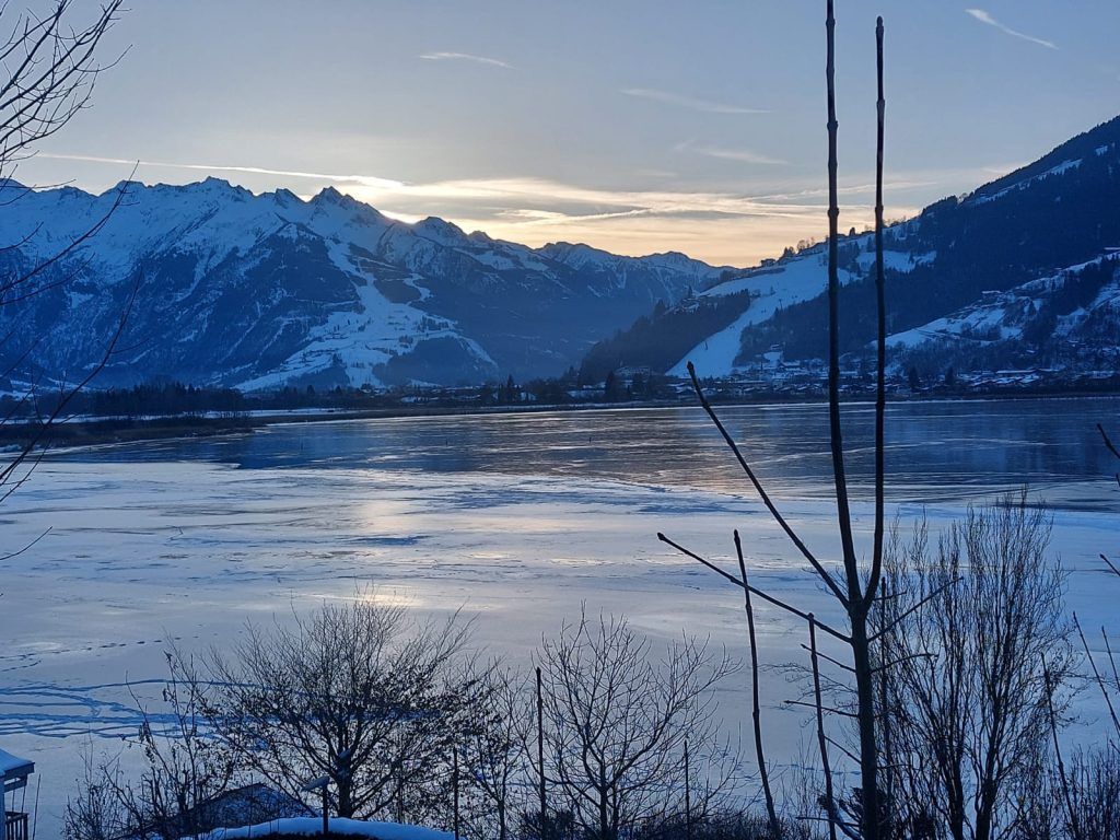 1024x768 Zell Am See's Beautiful Lake Fully Frozen In 2026