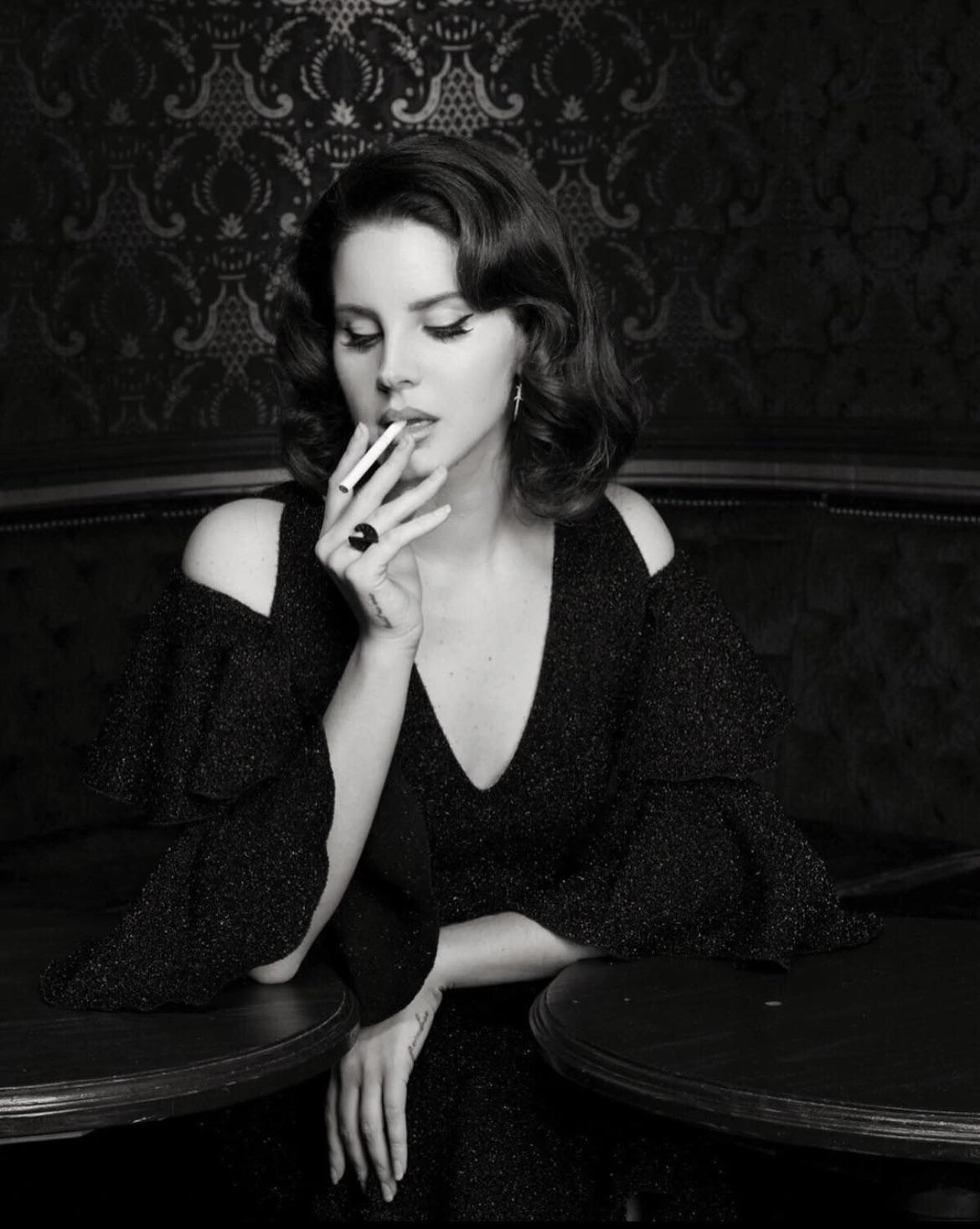 1170x1467 Lana Del Rey Smoking Wallpaper