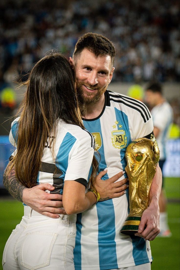 736x1104 Messi & antonella roccuzzo. Antonella messi, Fotos do messi, Lionel messi wallpaper