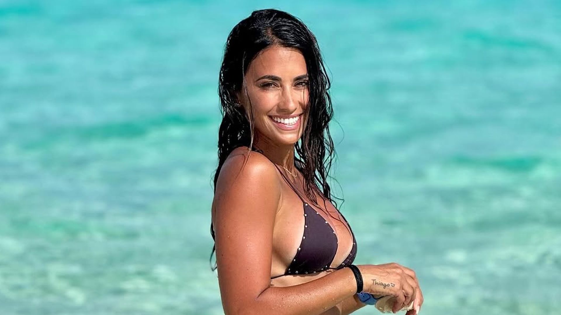 1920x1080 Antonela Roccuzzo, Messi's wife, goes viral with sizzling bikini photo
