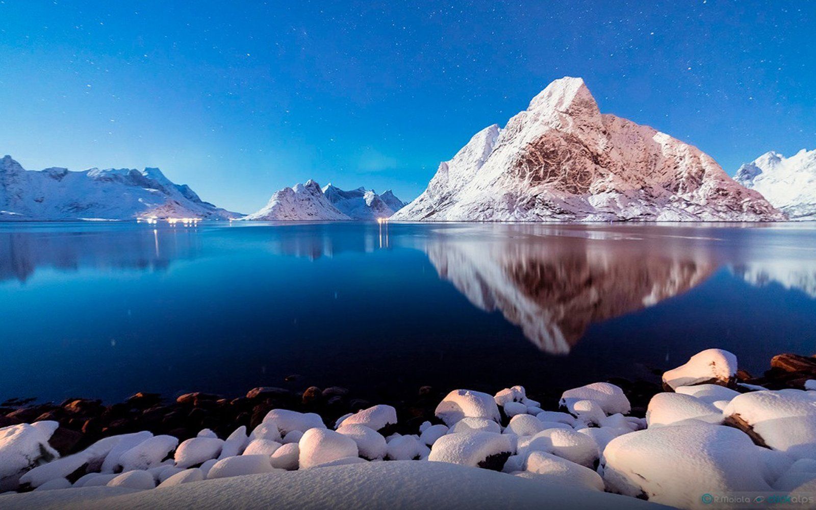 1600x1000 Winter Peaceful Lake Shore Stones, Snow Mountains, Blue Reflection In Water Wallpaper For Deskx2880 :