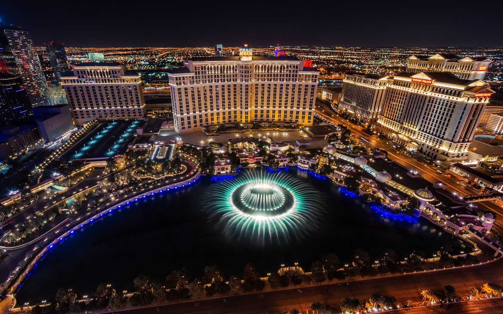 1600x1000 Bellagio Luxury Hotel And Casino In Las Vegas In Paradise, Nevada USA Beautiful Desktop HD Wallpaper 1800x2880 :