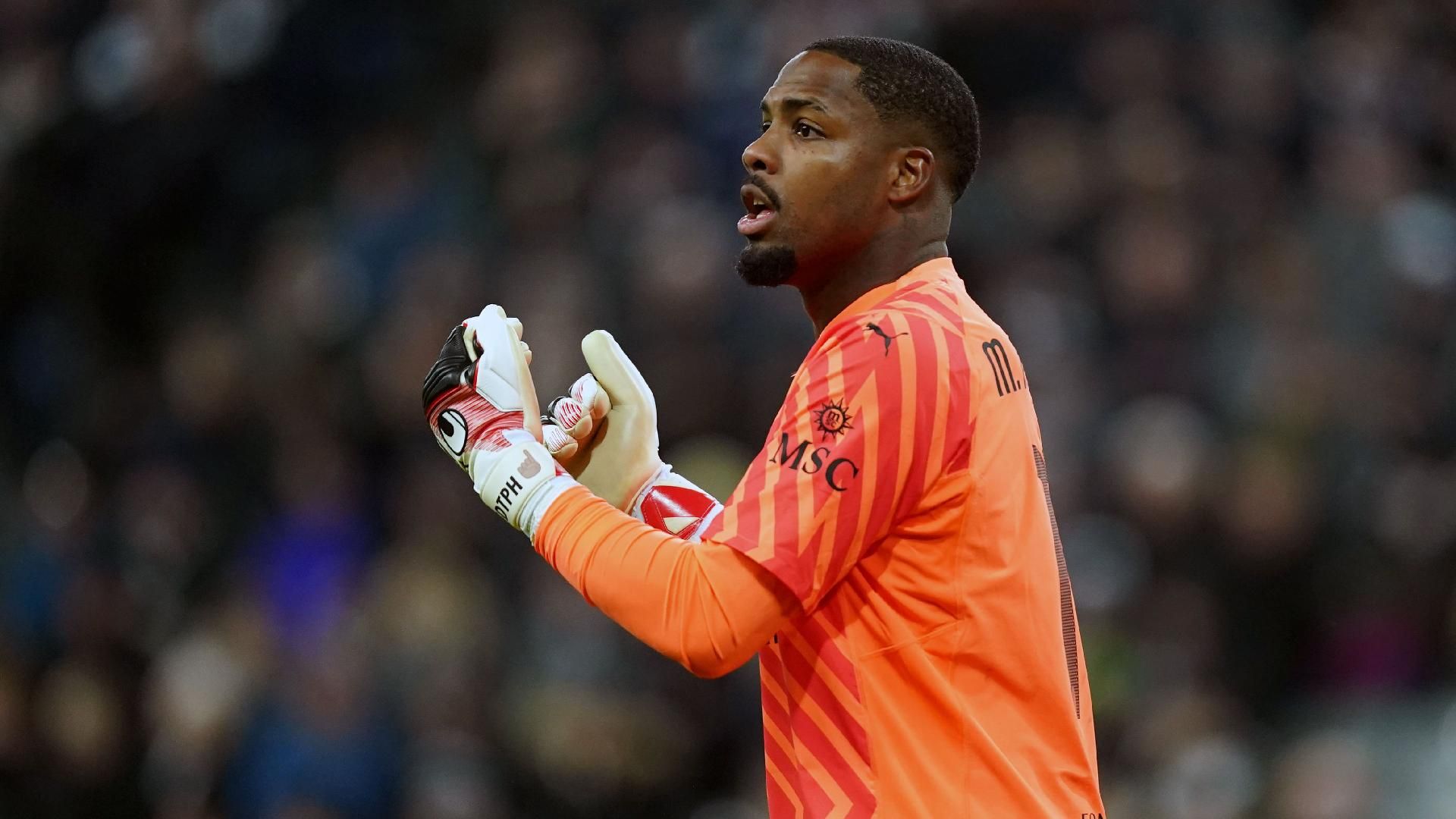 1920x1080 AC Milan leave pitch after alleged racist abuse of goalkeeper Mike Maignan
