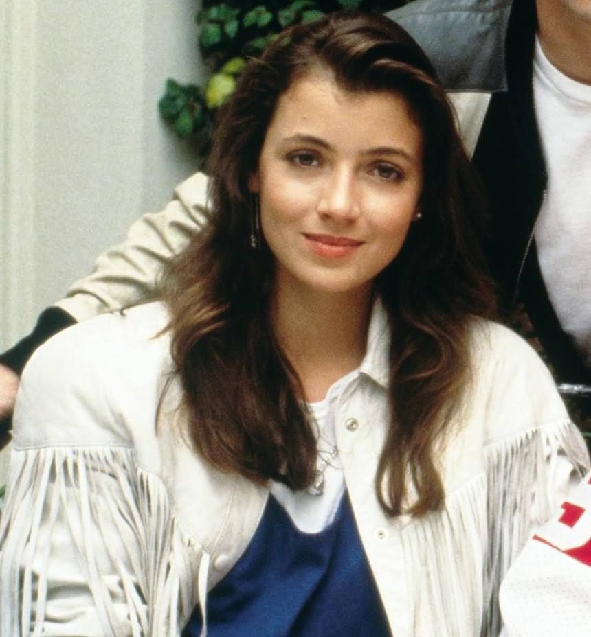 860x928 Mia Sara Wallpaper