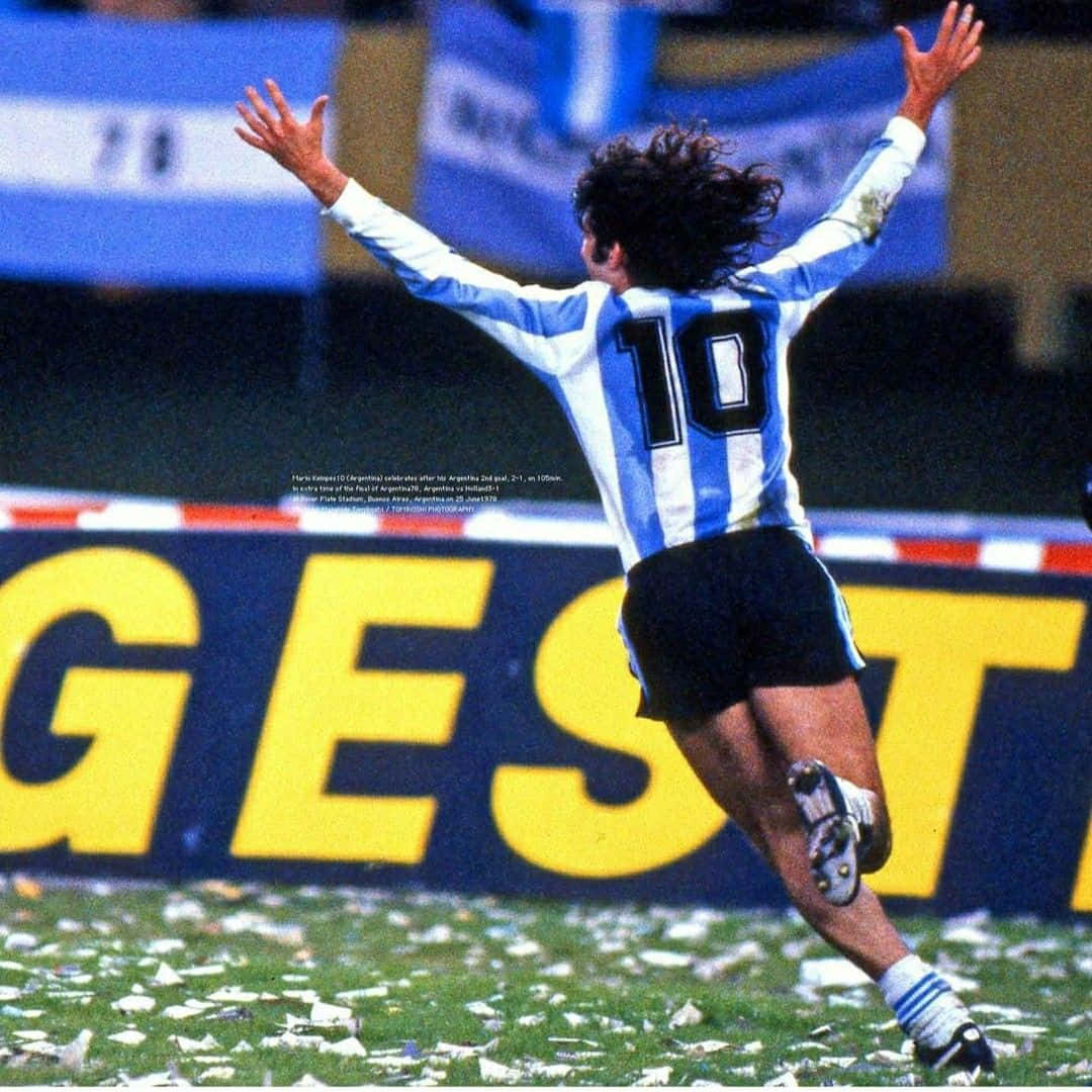 1080x1080 Mario Kempes Wallpaper