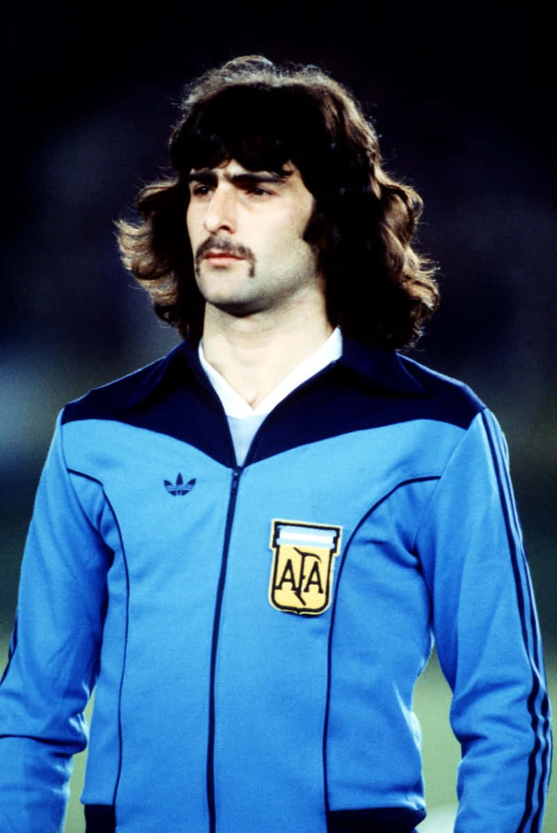 800x1195 Download Best Former Athlete Mario Kempes Wallpaper