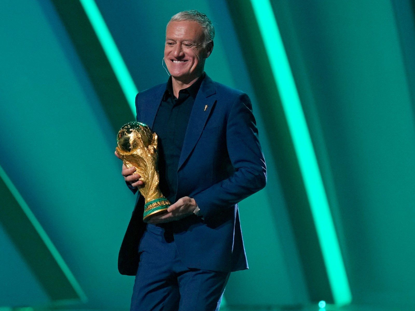 1600x1200 France Coach Didier Deschamps Extends National Team Contract Until 2026 FIFA World Cup