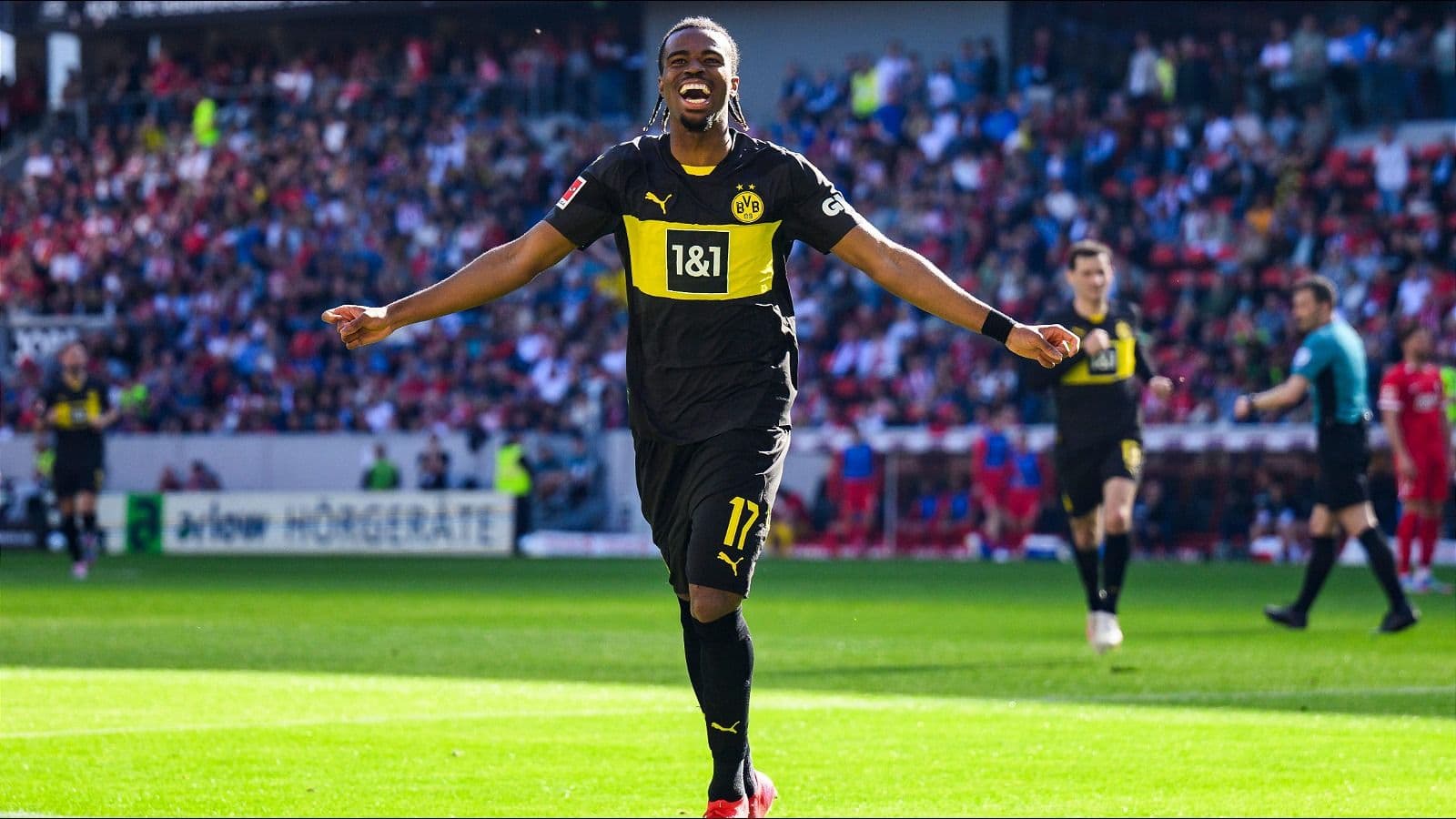 1600x900 Vodacom Soccer. News. Carney Chukwuemeka form sparks Borussia Dortmund revival
