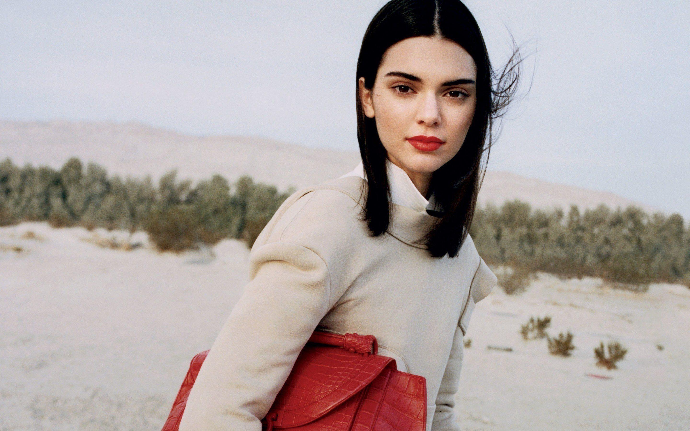 2880x1800 Download wallpaper Kendall Jenner, desert, beauty, american