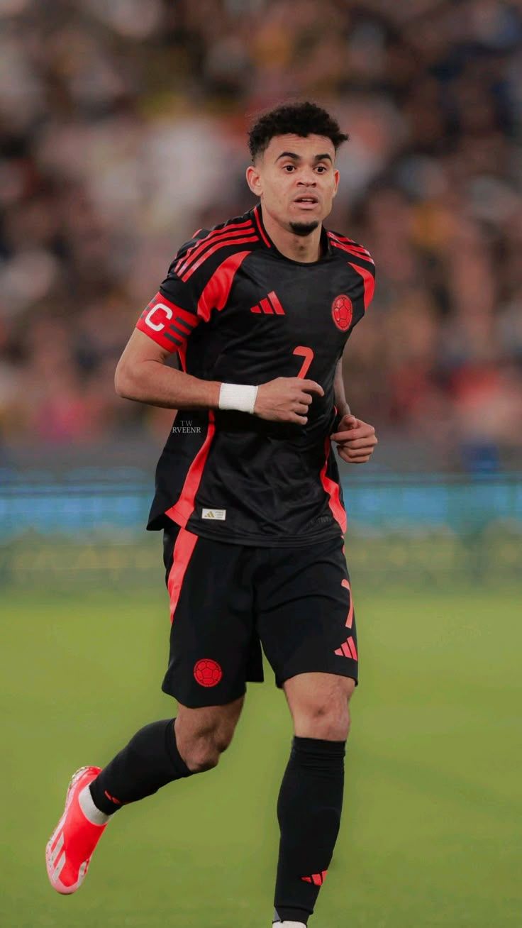 736x1308 Luis Díaz