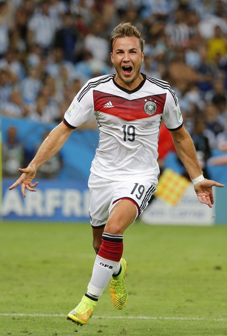 735x1087 HD wallpaper: Mario Götze, soccer, Germany, Bayern Munchen