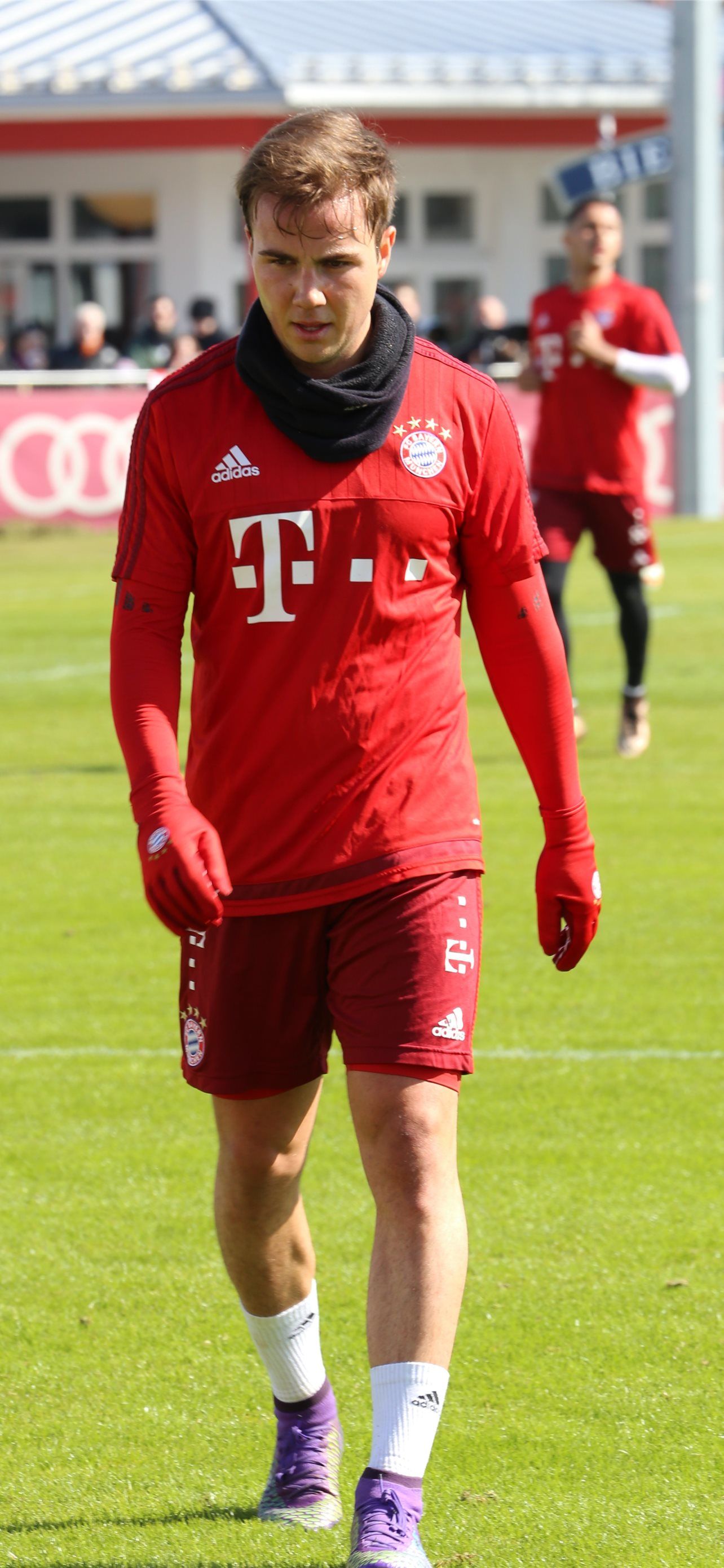 1284x2778 mario gotze iPhone Wallpaper Free Download