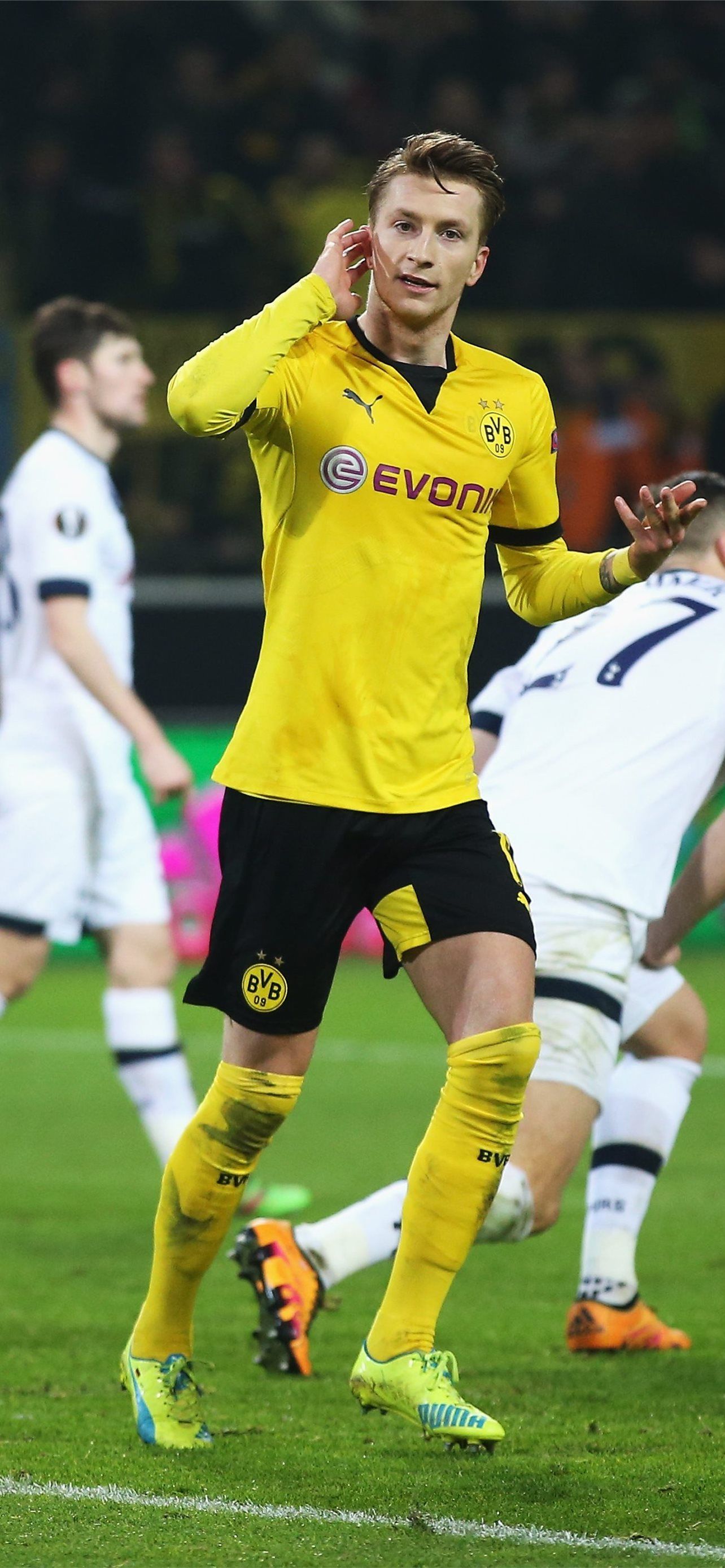 1284x2778 mario gotze iPhone Wallpaper Free Download