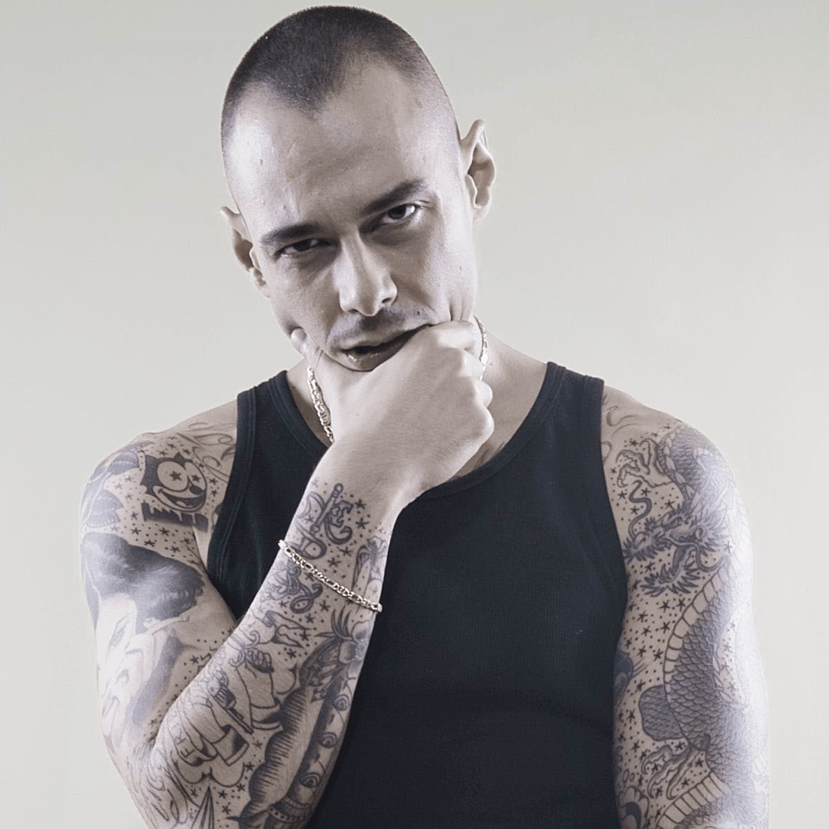 1187x1187 Fabri Fibra Wallpaper