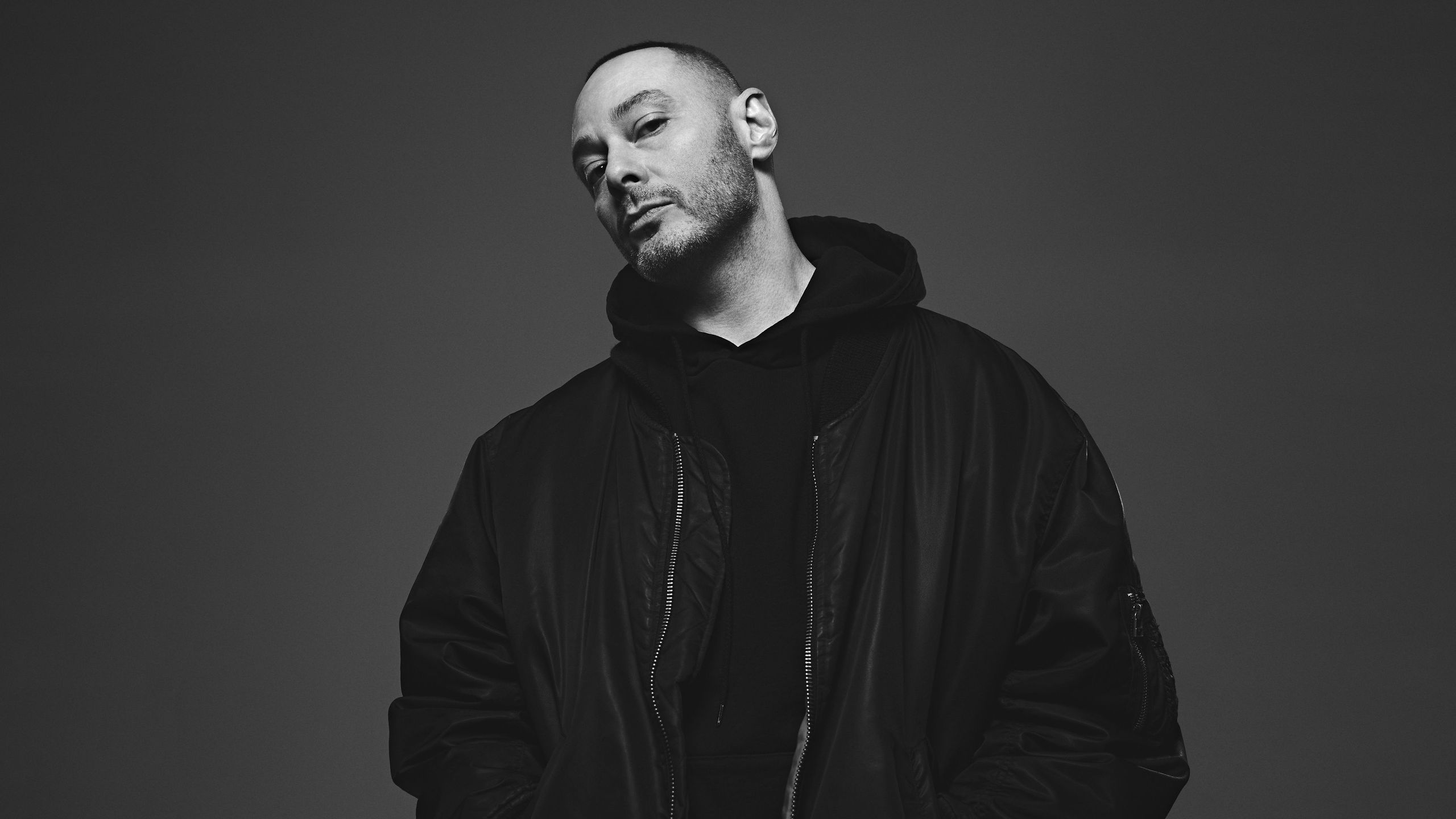 2560x1440 Fabri Fibra mette ordine al Caos nel nuovo album