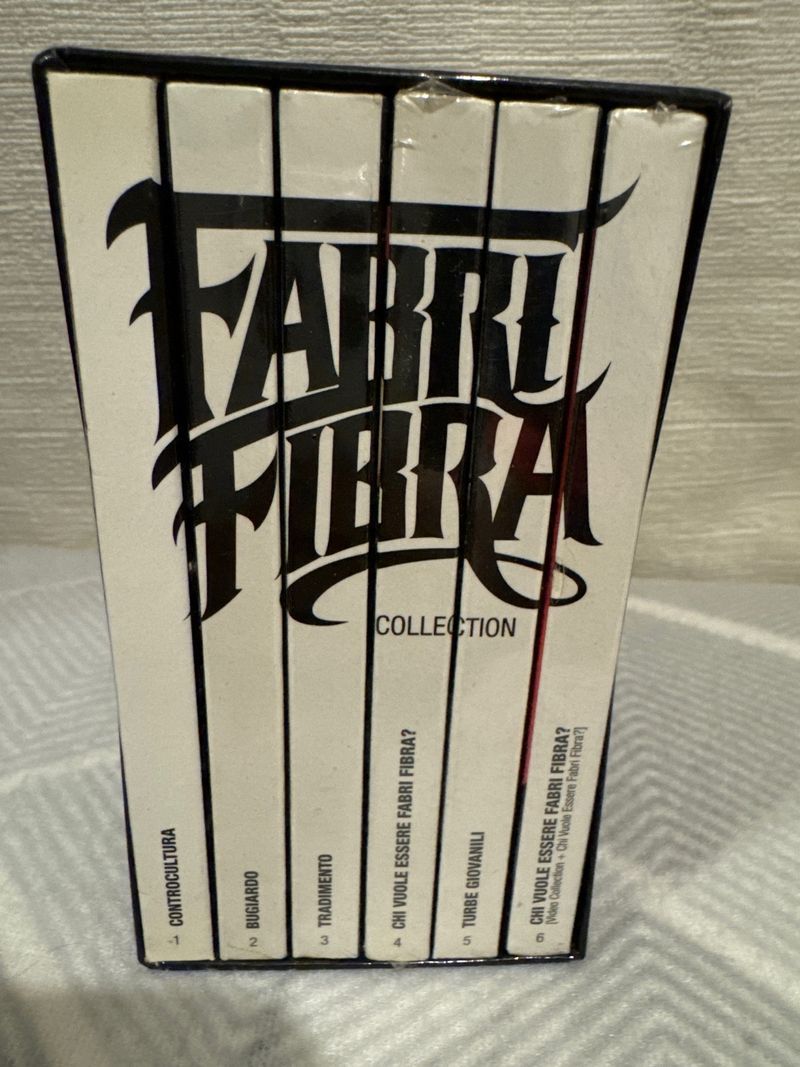 800x1067 Dvd Fabri Fibra second hand for 60 EUR in Novara in WALLAPOP