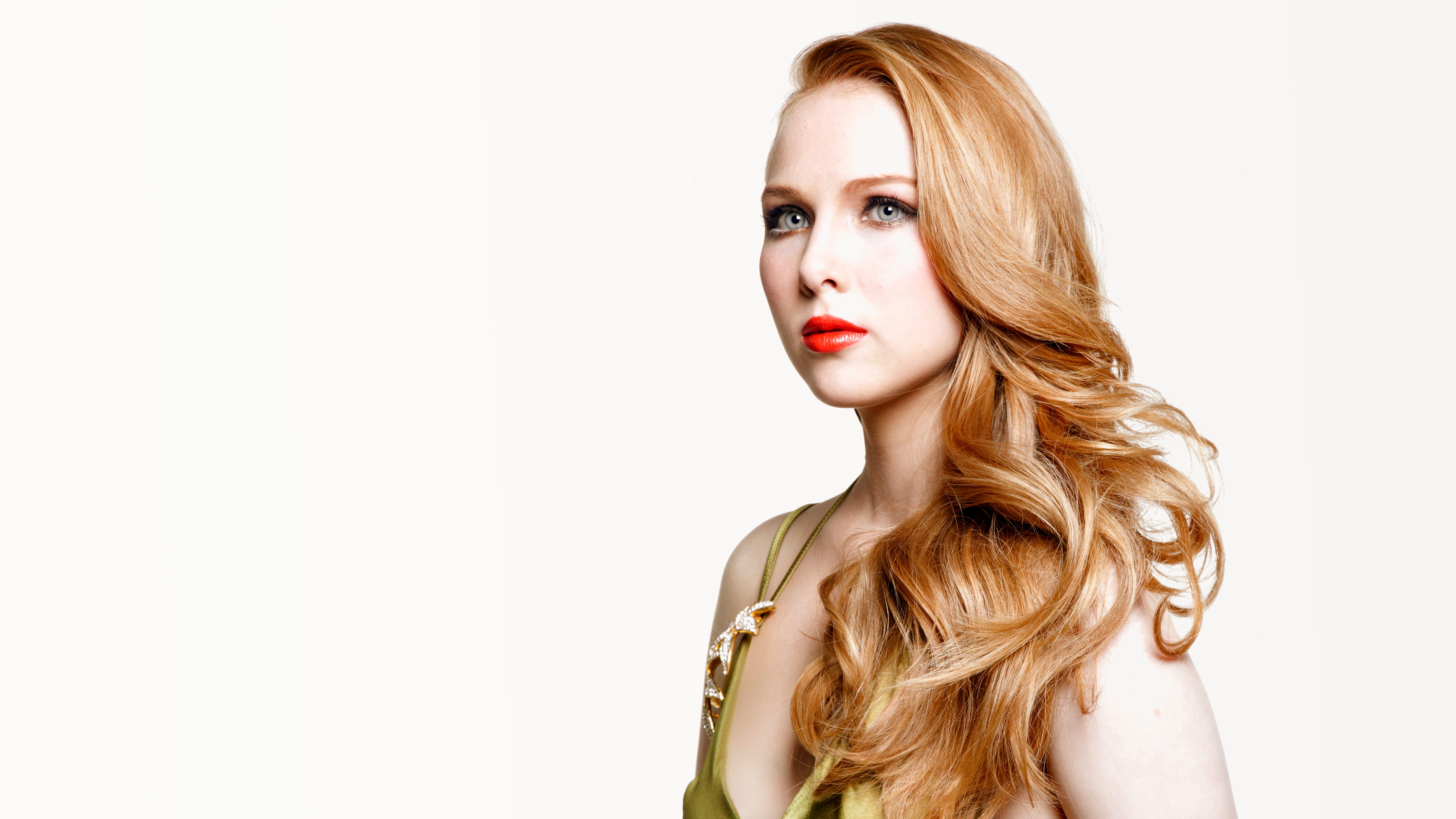 6222x3500 Molly Quinn: Radiant Redhead Actress in 4K Ultra HD Wallpaperx3500