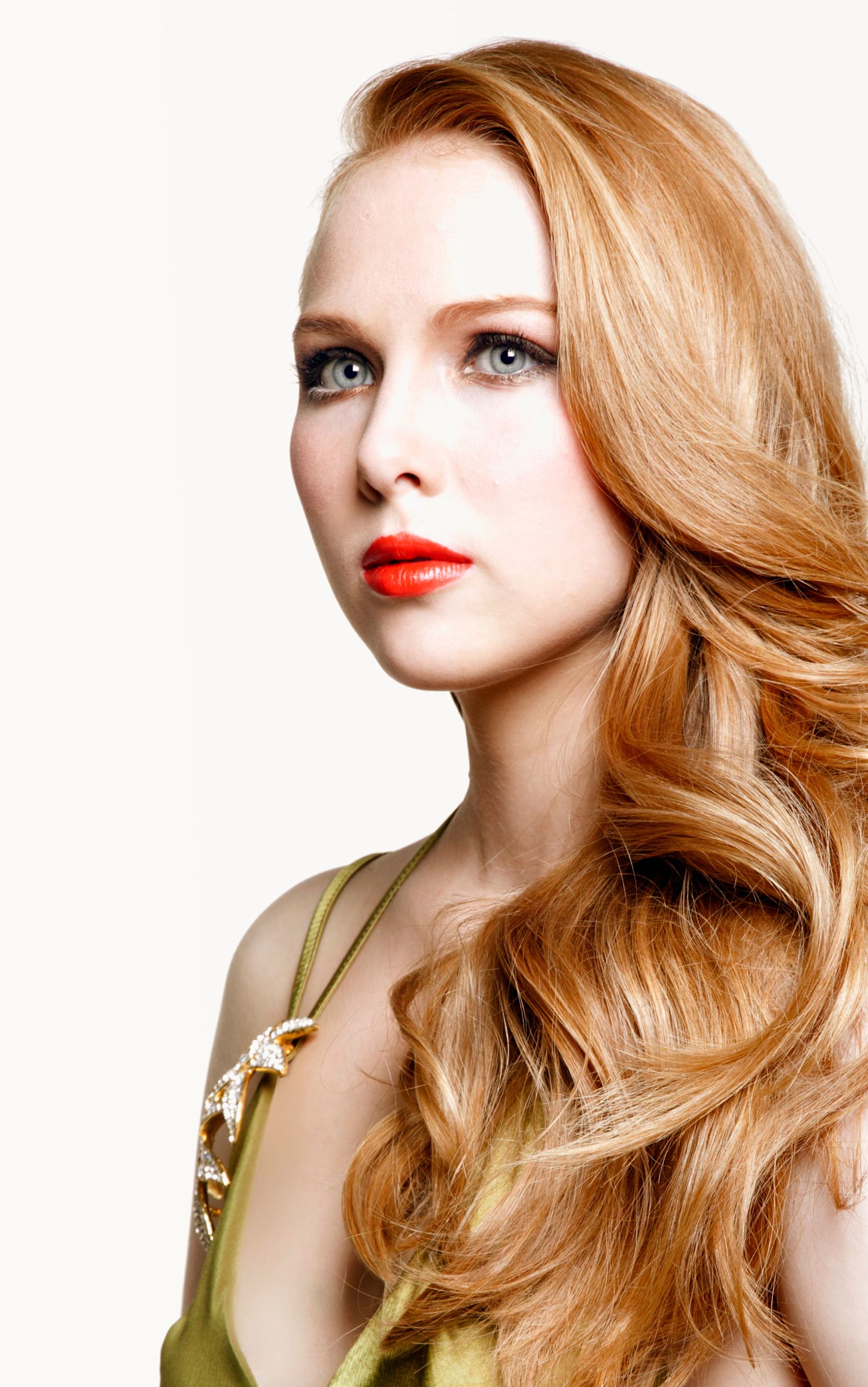 1752x2800 Phone wallpaper: Celebrity, Molly Quinn, American, Actress, Lipstick, Blue Eyes, Redhead 1334992