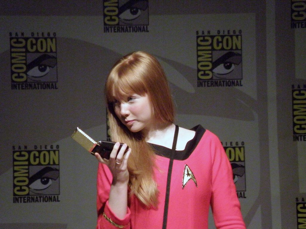 1024x768 Molly Quinn Comic Con 10b. Molly showing off her Star Trek