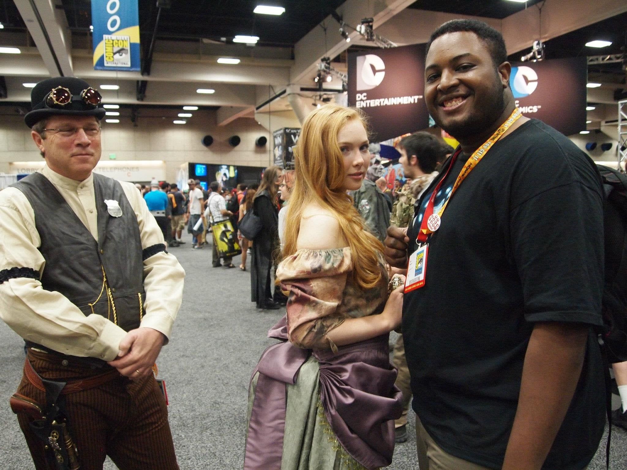 2048x1536 Stumbled upon Molly Quinn on the Exhibit Hall floor at SDCC, in another awesome cosplay :D