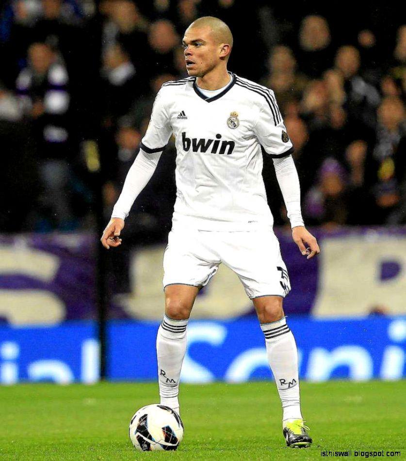 837x951 Pepe Footballer Wallpaper