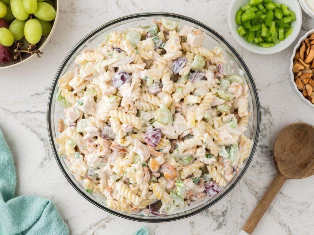 1024x768 Fruity Cashew Chicken Pasta Salad as Family