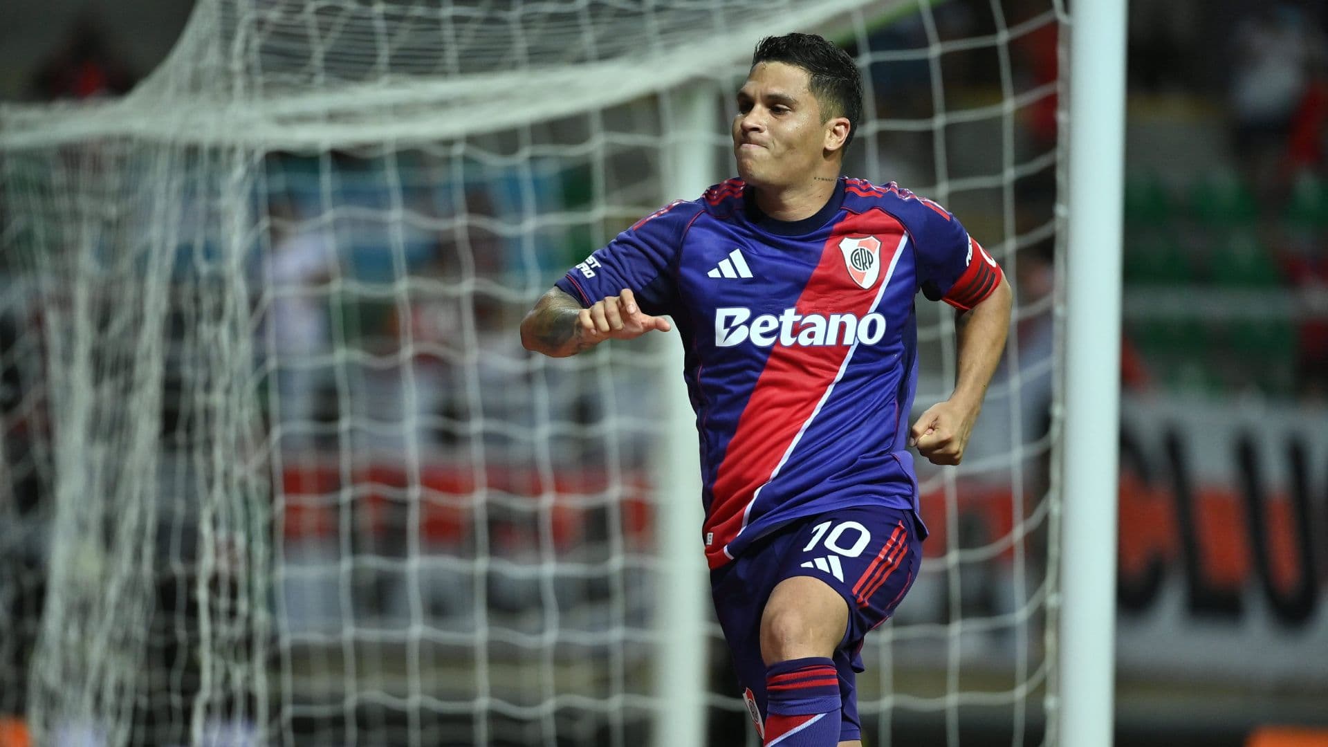 1920x1080 VIDEO) Juanfer Quintero vuelve a salvar a River Plate en este regular inicio del 2026: nuevo gol del colombiano. El Futbolero Colombia