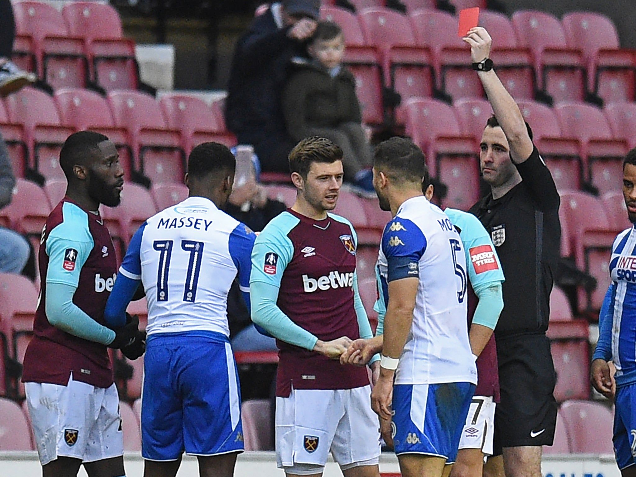 2048x1536 West Ham United's Arthur Masuaku Handed Six Game Suspension For Spitting