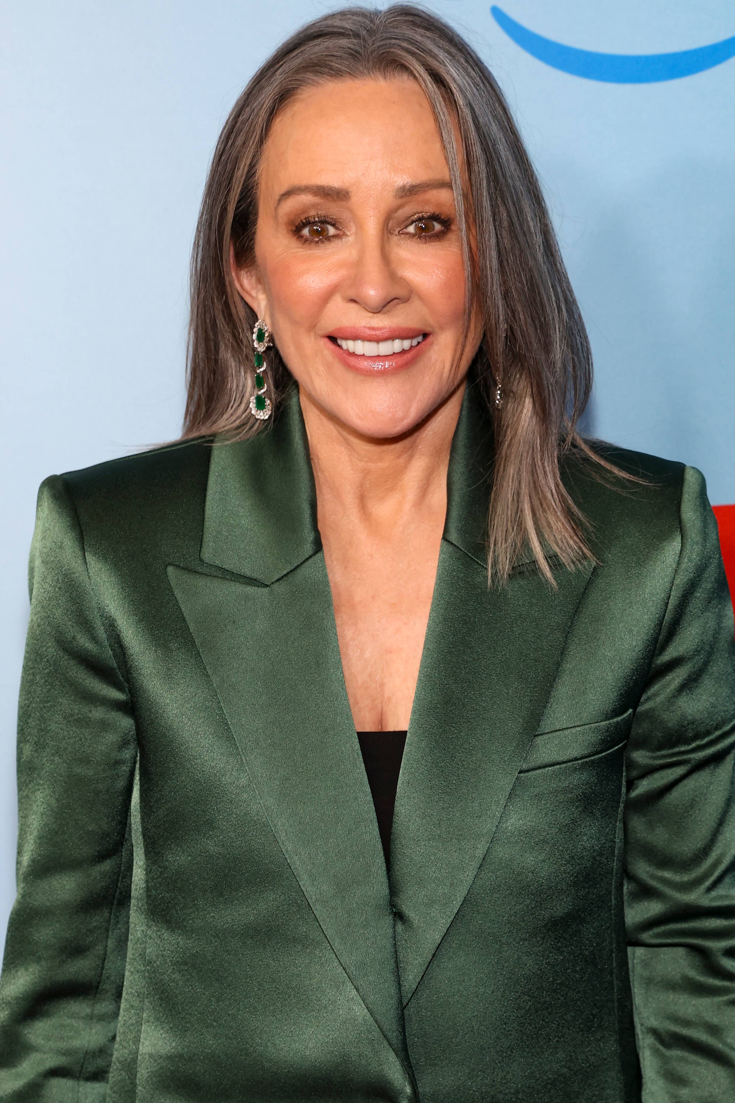 2515x3773 Patricia Heaton Is a Gray Hair Goddess on the Red Carpet