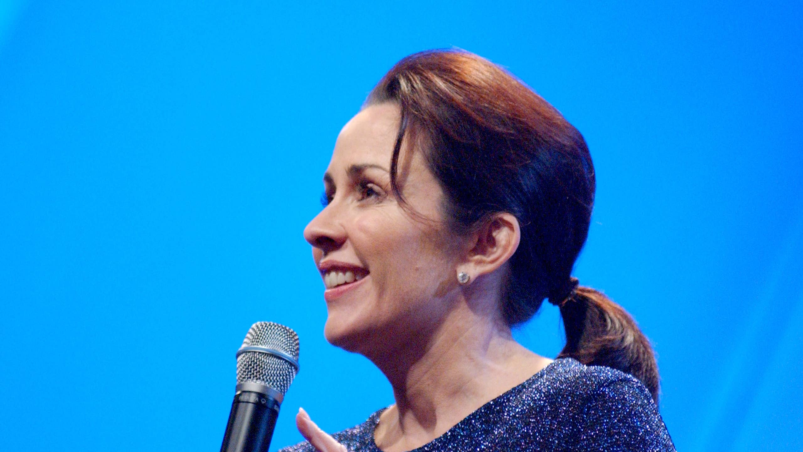 2560x1440 Patricia Heaton, Dances in a Bathing Suit