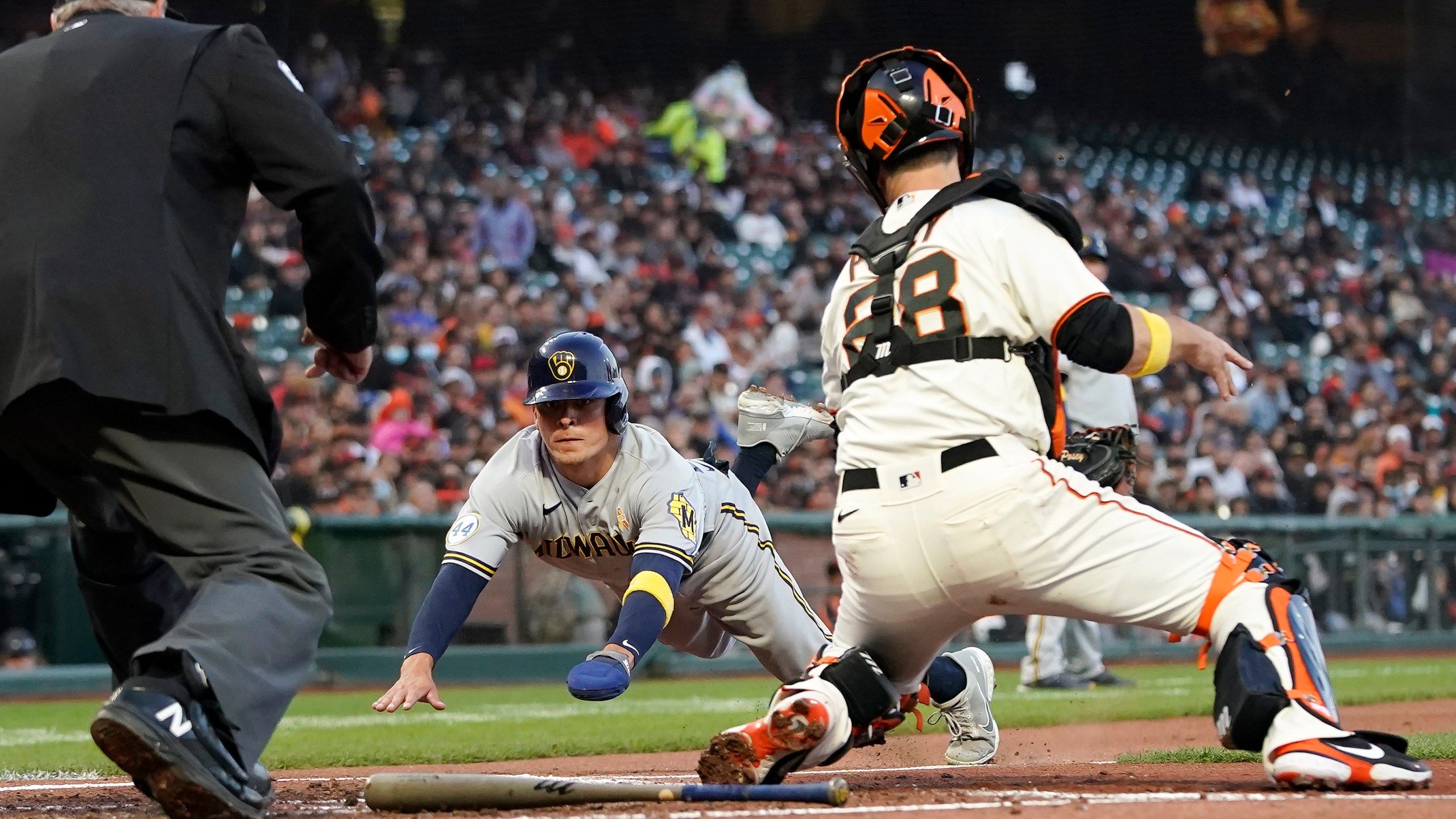 2560x1440 Brewers knock Giants from top spot in NL, win fourth in row