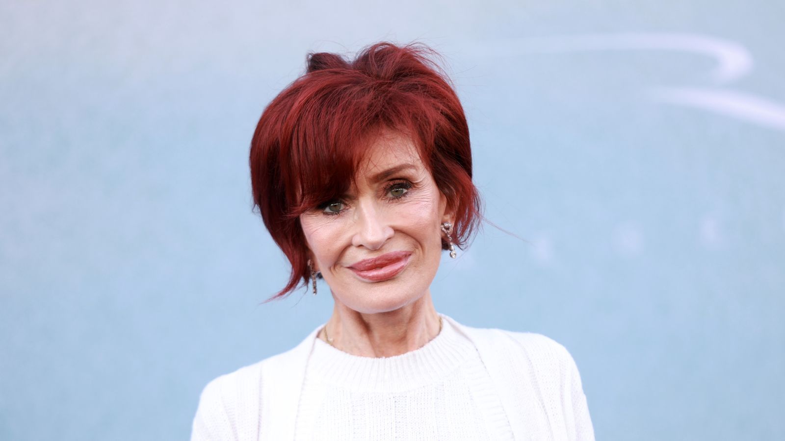 1600x900 Sharon Osbourne's living room mixes traditional and coastal. Homes and Gardens
