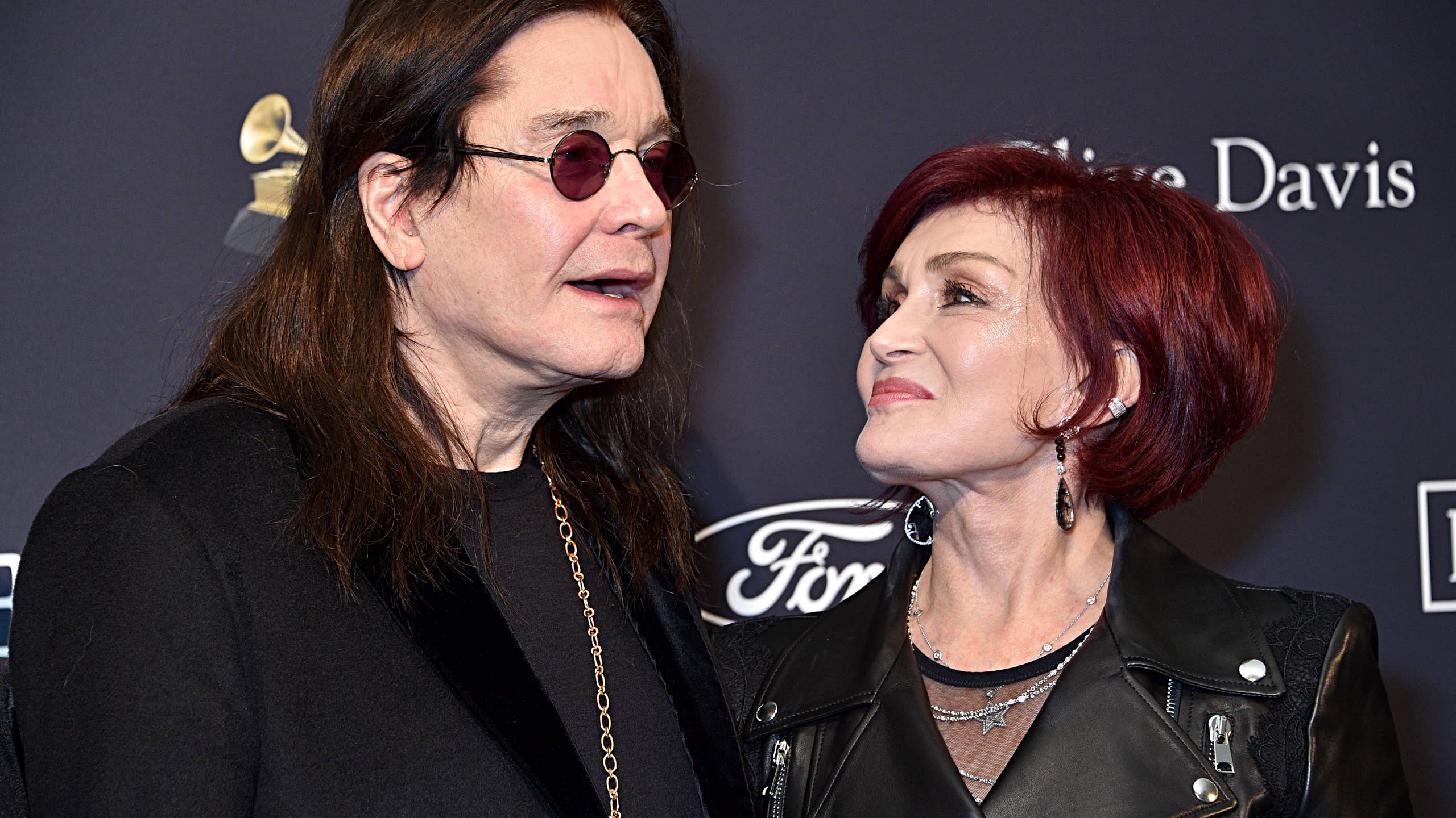 2560x1440 Sharon & Kelly Osbourne Post Emotional Birthday Tributes to Ozzy
