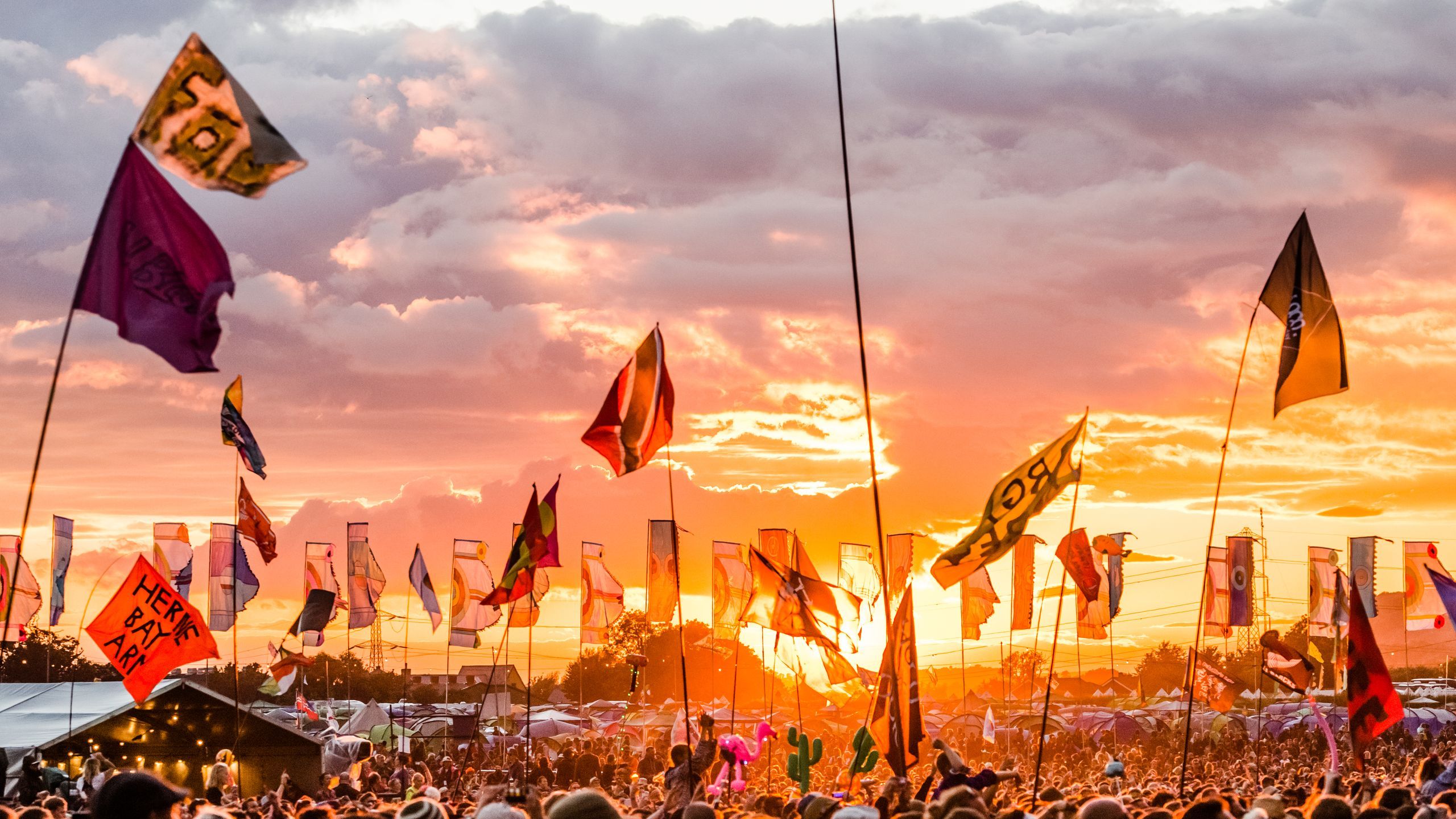 2560x1440 Four festival pros give us their ultimate beauty and wellness hacks for festival season