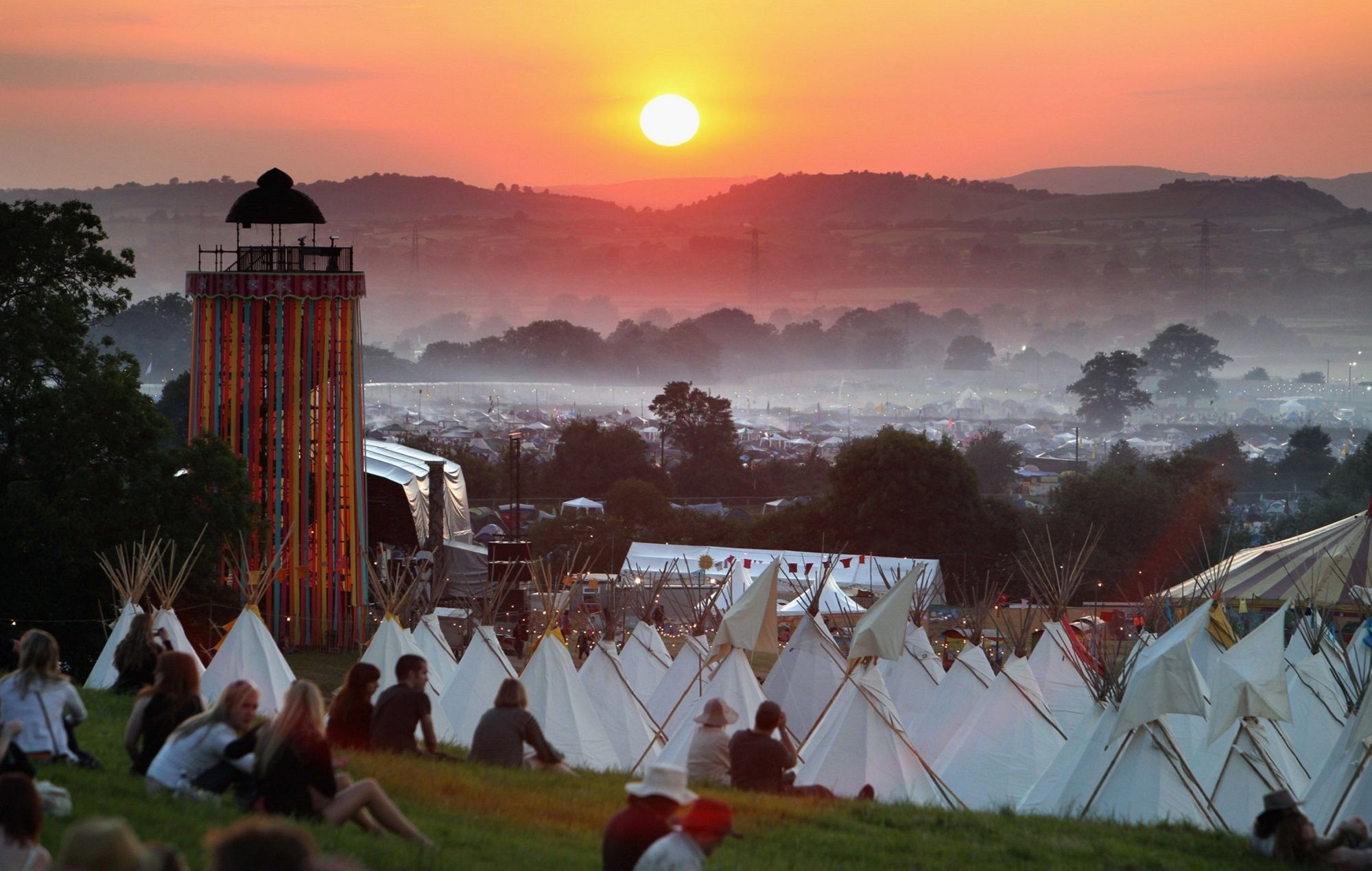 2000x1270 Glastonbury Festival 2022 Wallpaper